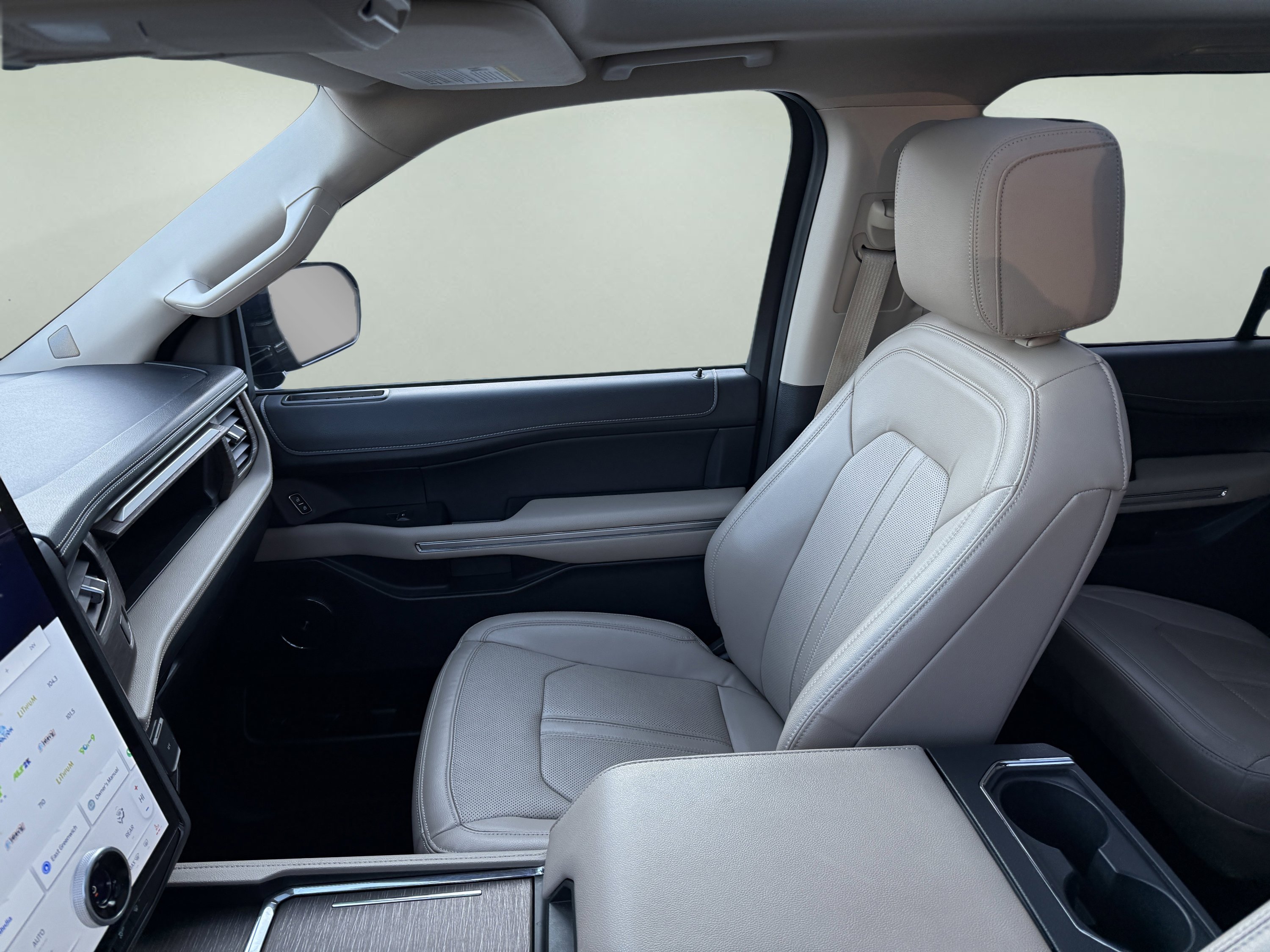 Used 2023 Ford Expedition Max Limited image 19