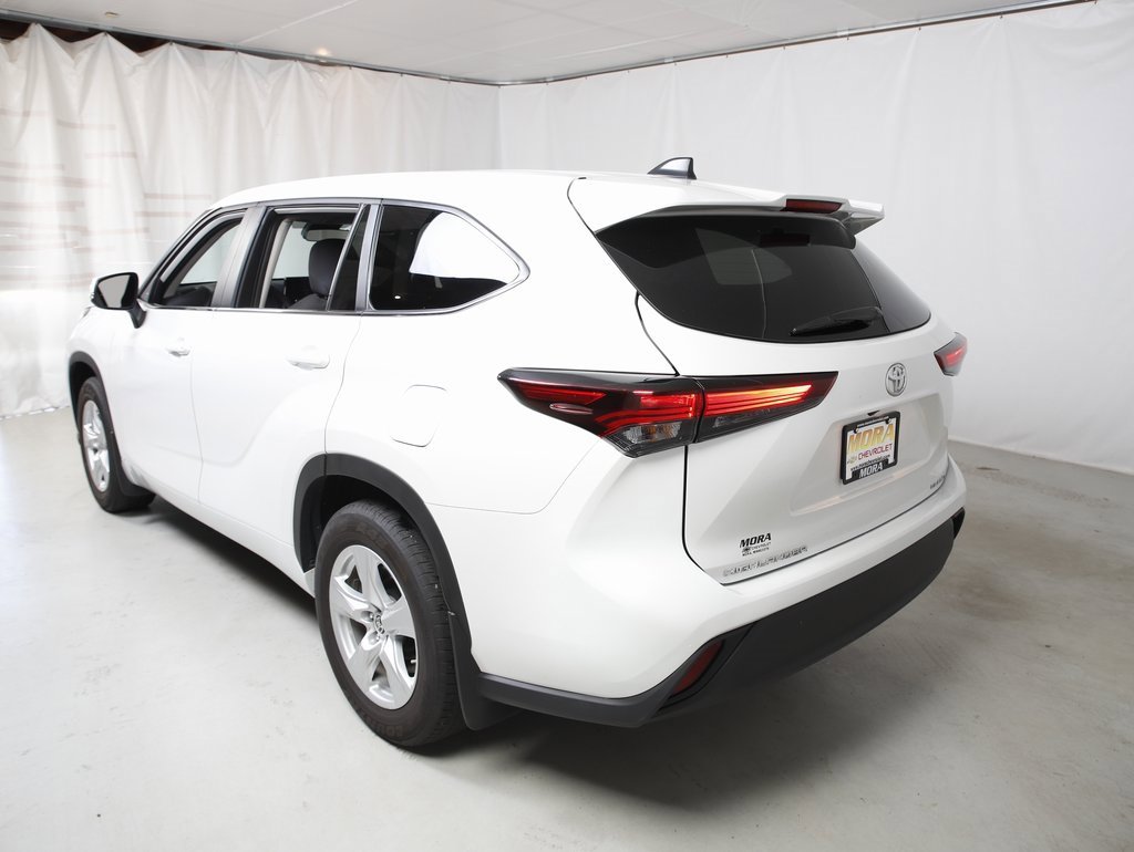 Used 2024 Toyota Highlander LE image 22