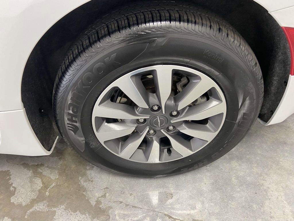 Used 2024 Chrysler Pacifica Select image 9