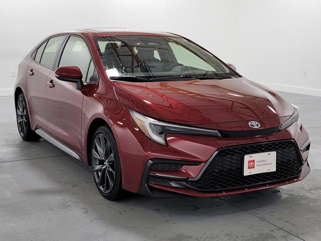 Certified 2025 Toyota Corolla SE w/ SE Premium Package FWD image 2