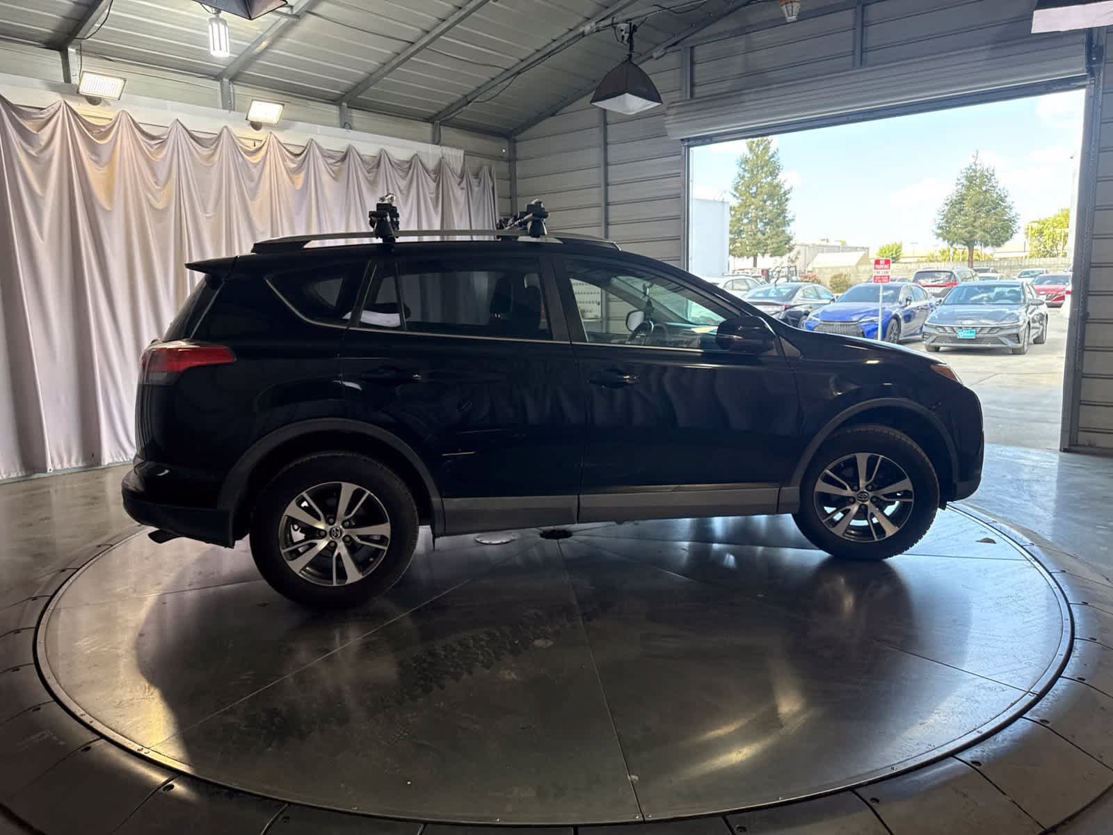 Used 2018 Toyota RAV4 XLE FWD image 4