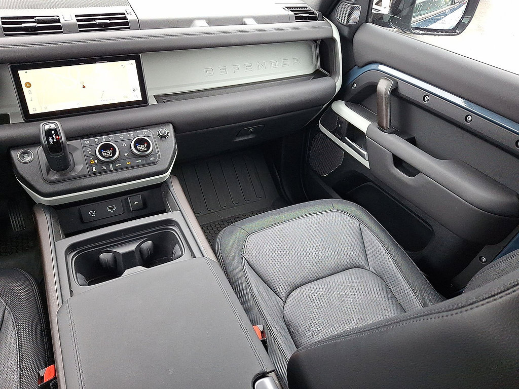 Used 2024 Land Rover Defender 90 X-Dynamic SE AWD/4WD image 11