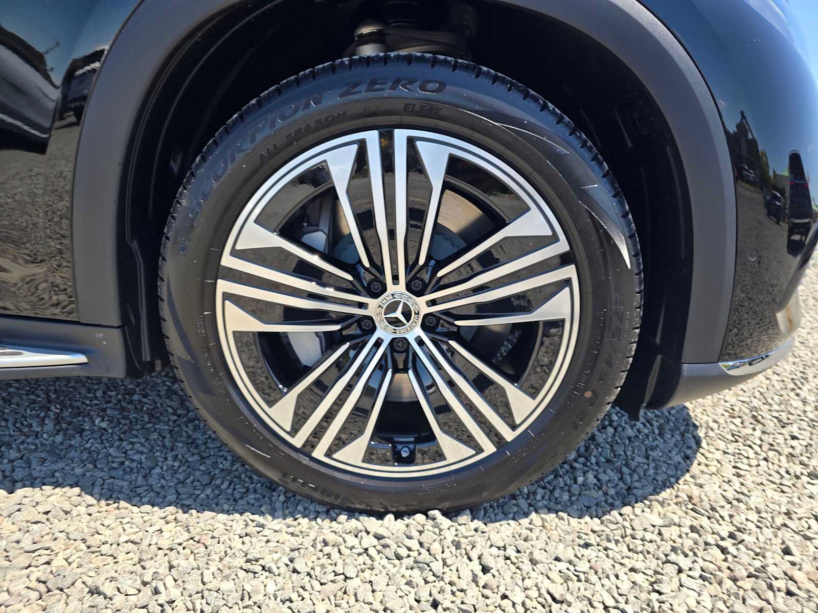 New 2026 Mercedes-Benz EQS 400 4MATIC SUV image 9
