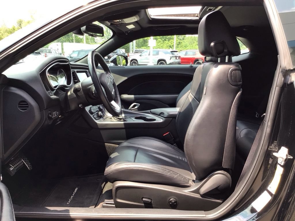 Used 2015 Dodge Challenger SXT Plus w/ Driver Convenience Group RWD image 26