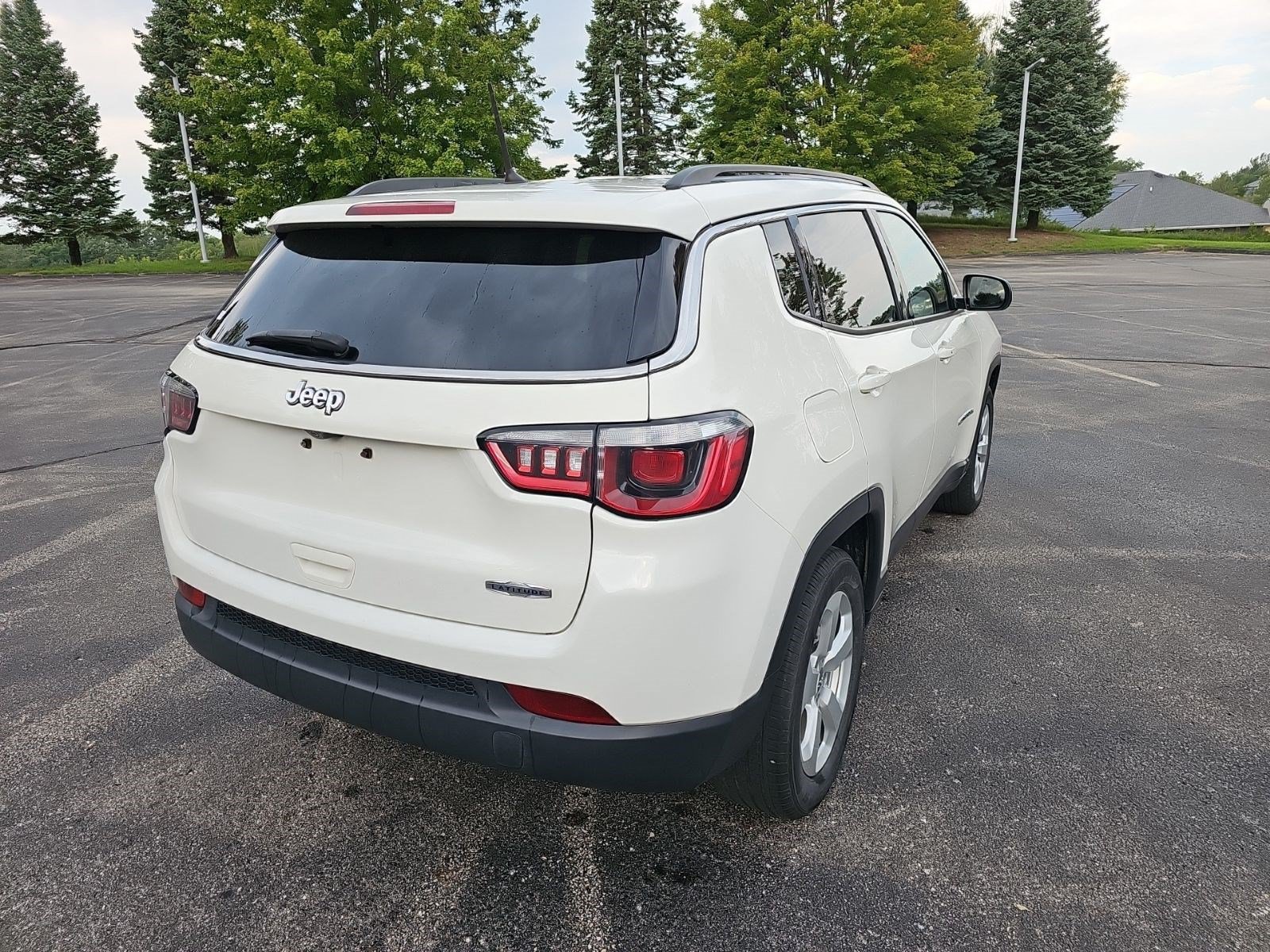 Used 2018 Jeep Compass Latitude FWD image 6