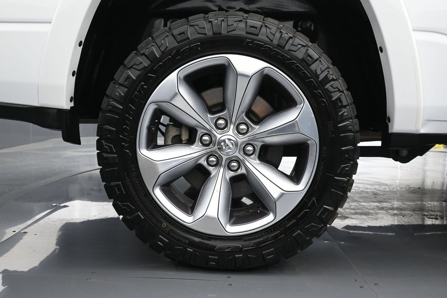 Used 2022 RAM 1500 Limited w/ Body Color Bumper Group AWD/4WD image 18