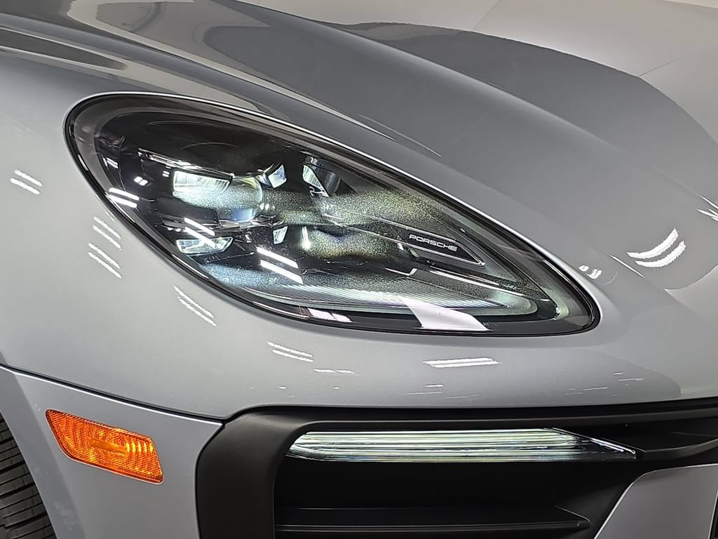 Certified 2026 Porsche Macan AWD/4WD image 12