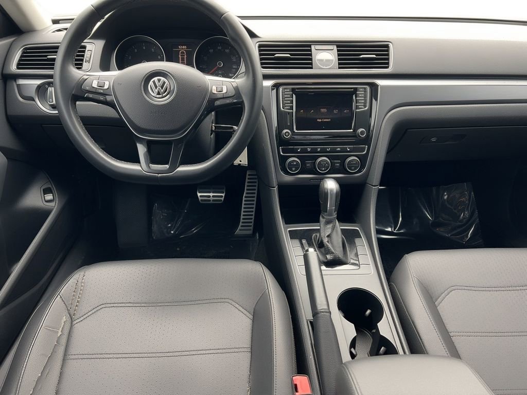 Used 2017 Volkswagen Passat 1.8T R-Line FWD image 5