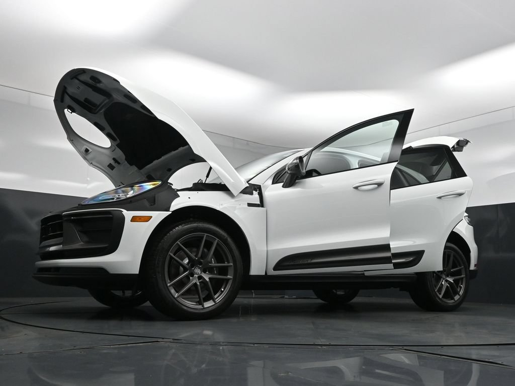 New 2026 Porsche Macan Turbo AWD/4WD image 33