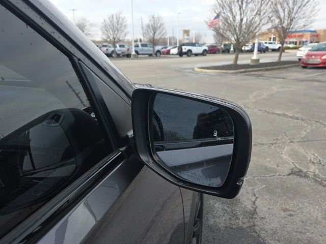 Used 2025 Honda Pilot Touring image 7