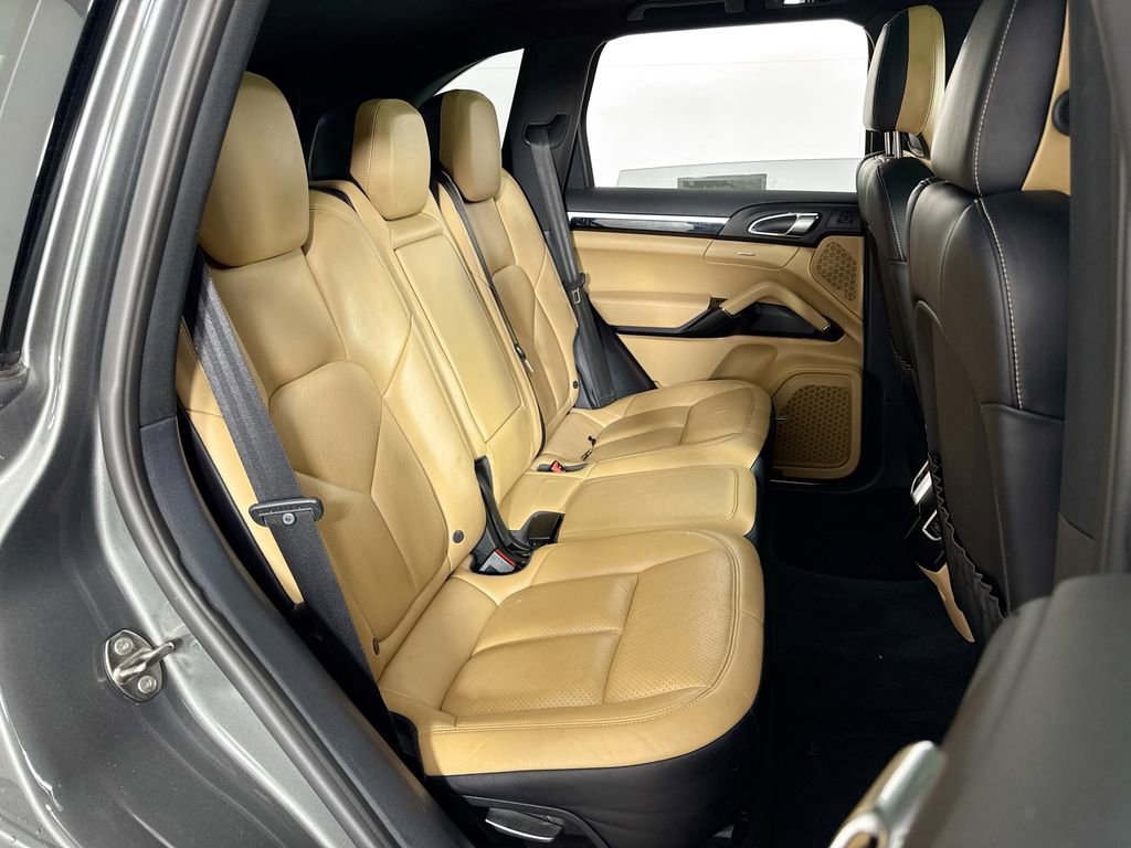 Used 2016 Porsche Cayenne S image 34