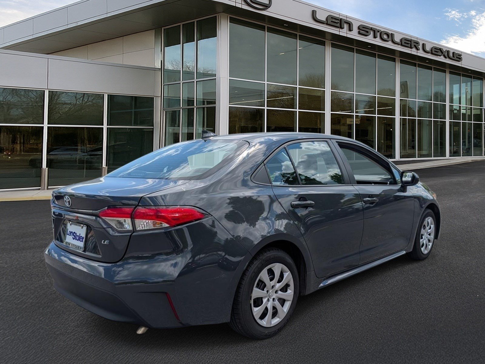 Used 2023 Toyota Corolla LE FWD image 3