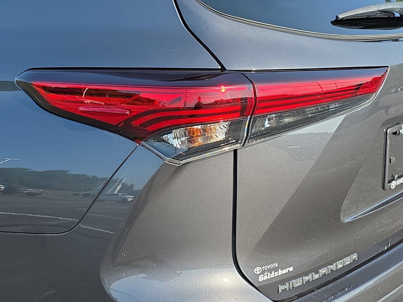Used 2020 Toyota Highlander Limited FWD image 35