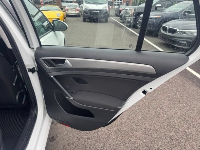 Used 2016 Volkswagen Golf S FWD image 23