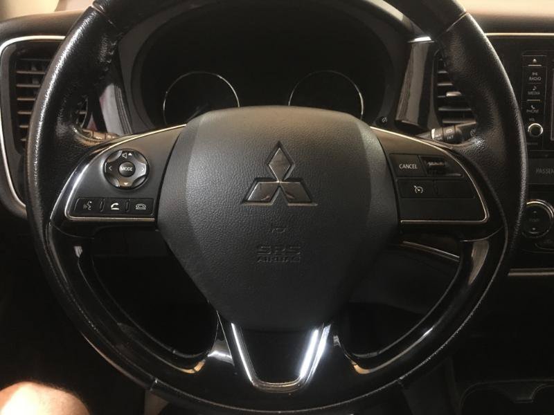 Used 2016 Mitsubishi Outlander SE AWD/4WD image 12