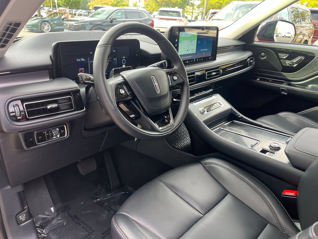 Used 2026 Lincoln Aviator AWD image 26
