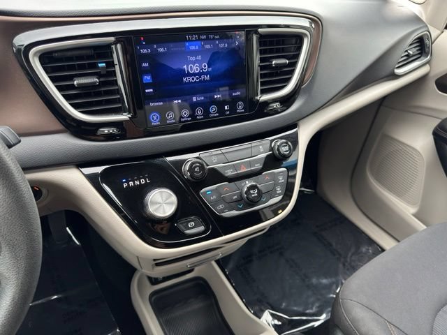 Used 2017 Chrysler Pacifica Touring FWD image 10