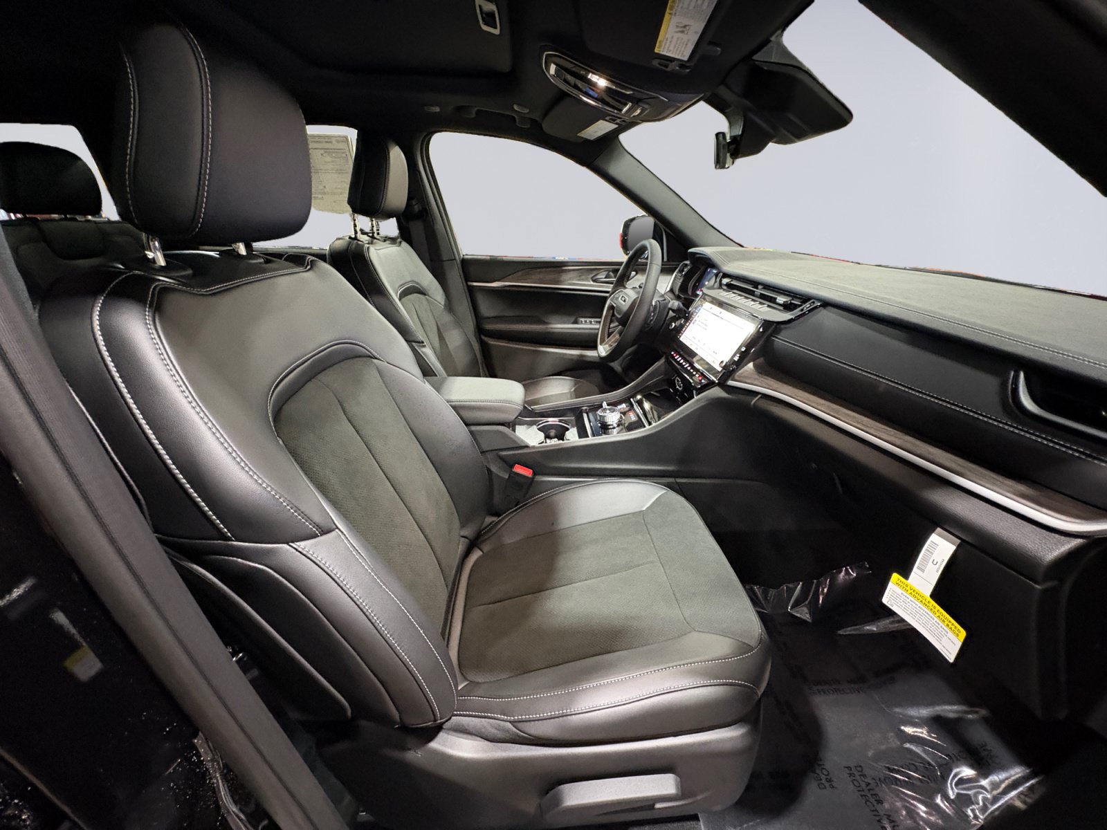 New 2027 Jeep Grand Cherokee Altitude AWD/4WD image 15