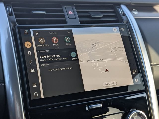 Used 2025 Land Rover Discovery Metropolitan Edition image 20