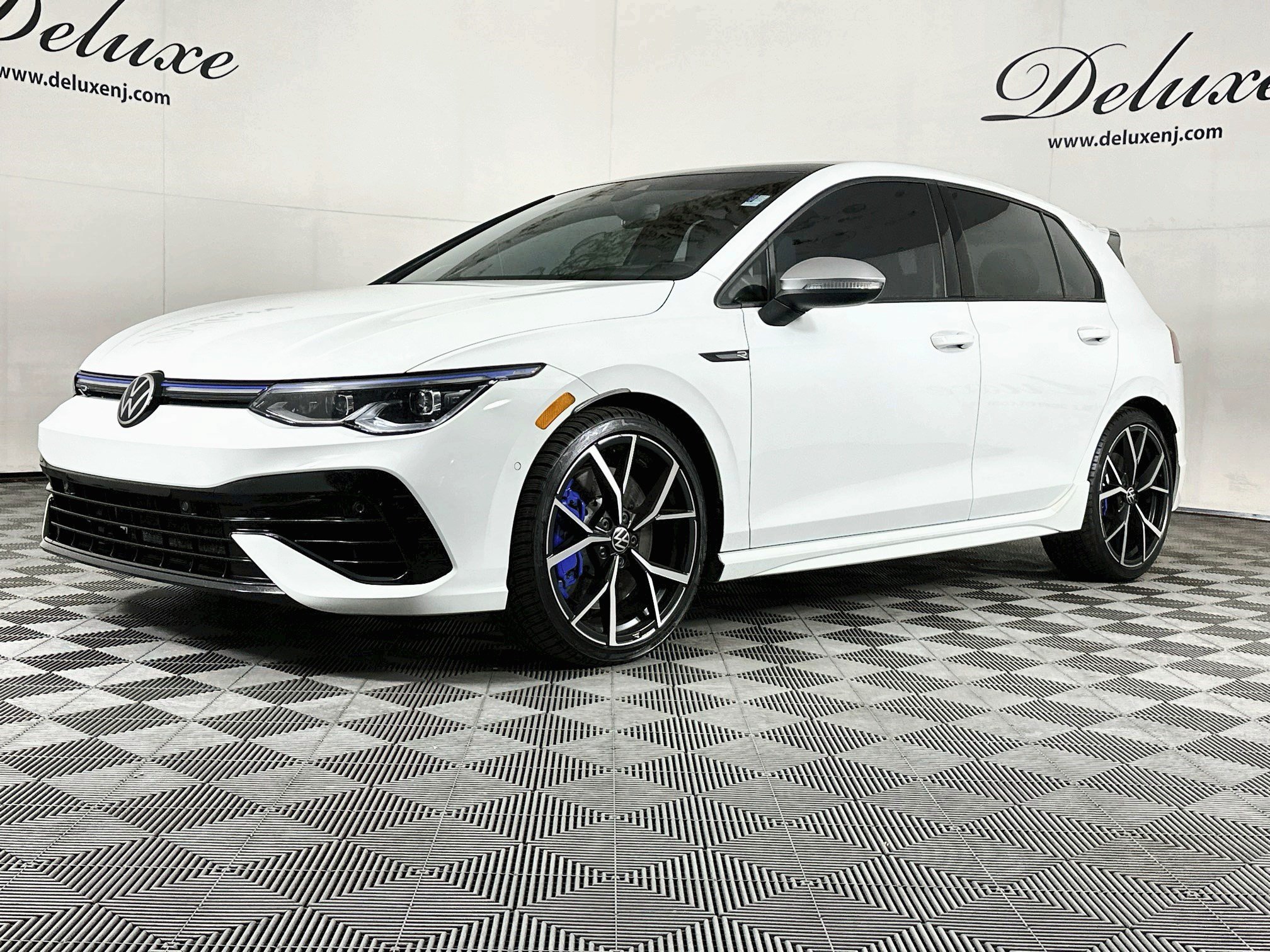 Used 2024 Volkswagen Golf R AWD/4WD image 3