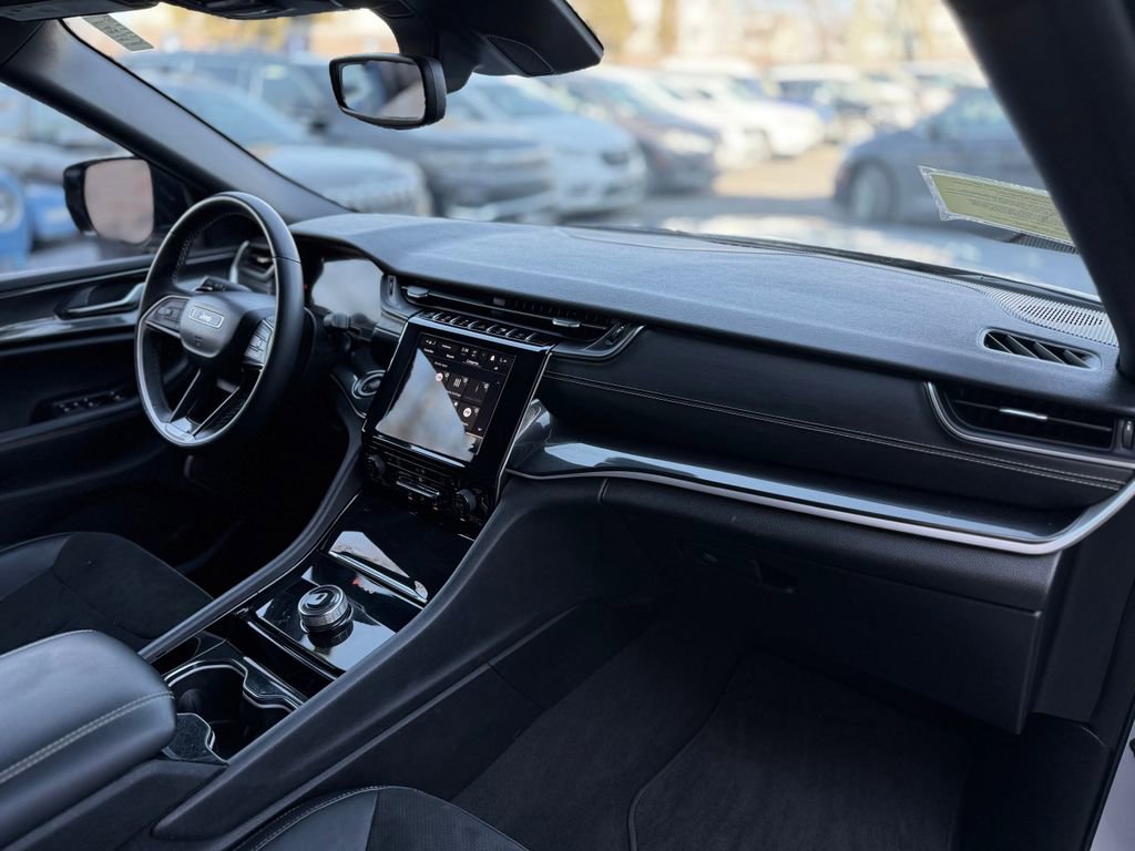 Used 2021 Jeep Grand Cherokee L Laredo image 17