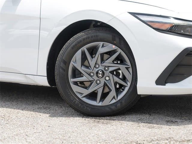 Certified 2025 Hyundai Elantra Blue image 8