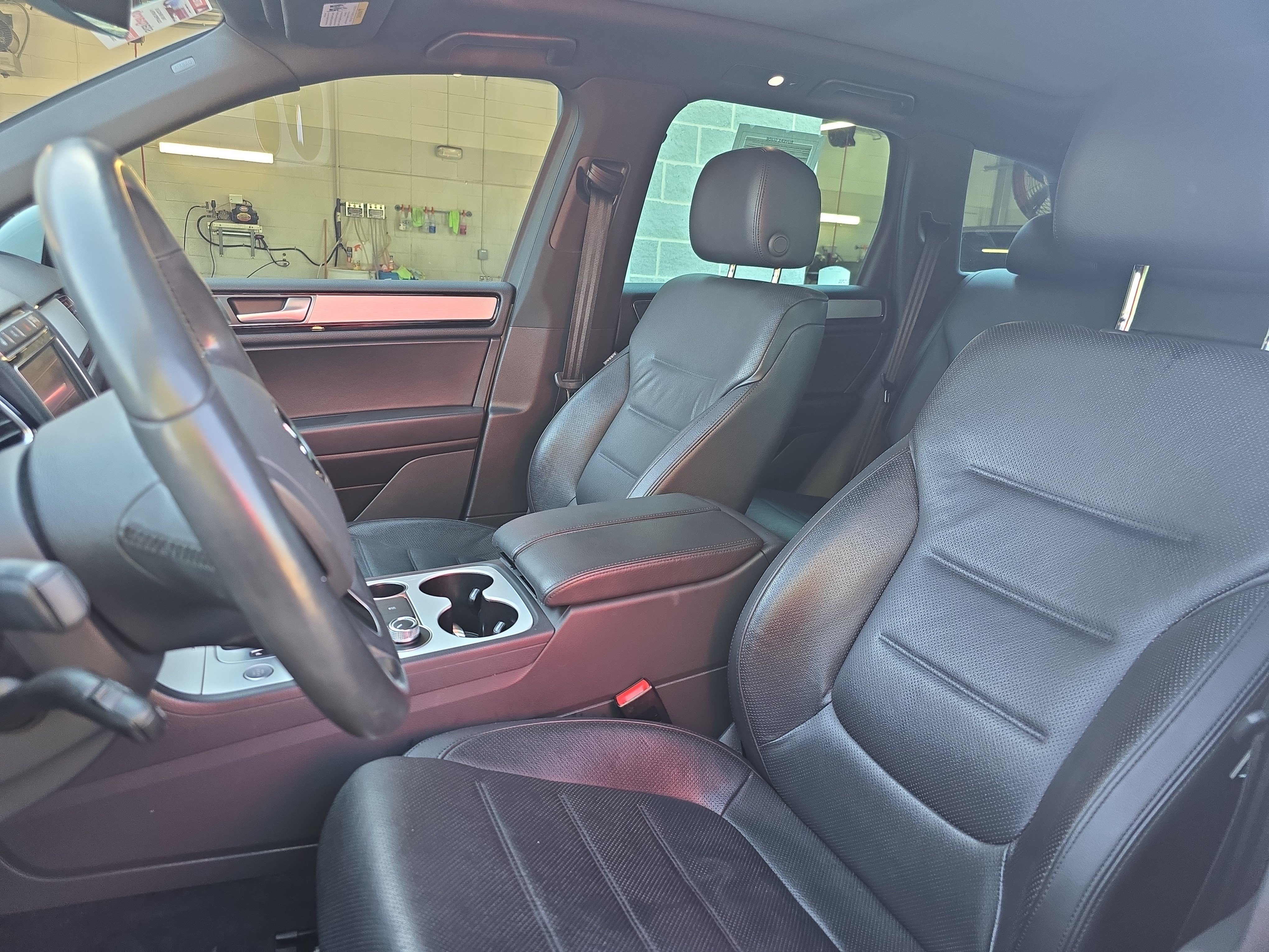Used 2017 Volkswagen Touareg Wolfsburg Edition AWD/4WD image 14
