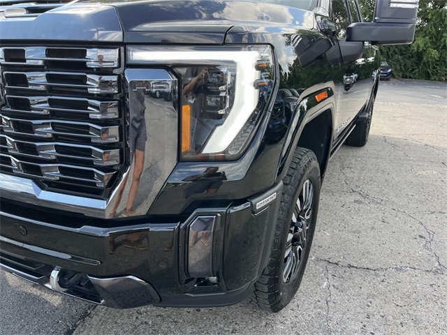 Used 2024 GMC Sierra 2500 Denali Ultimate image 9