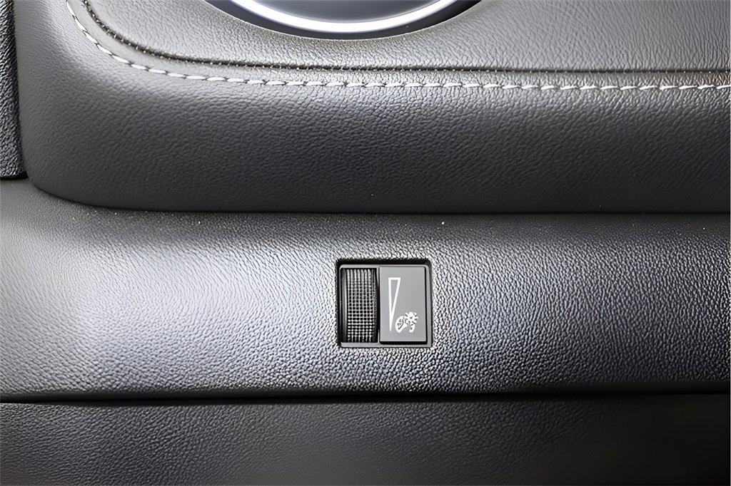 Used 2023 Chevrolet Colorado LT w/ LT Convenience Package image 24