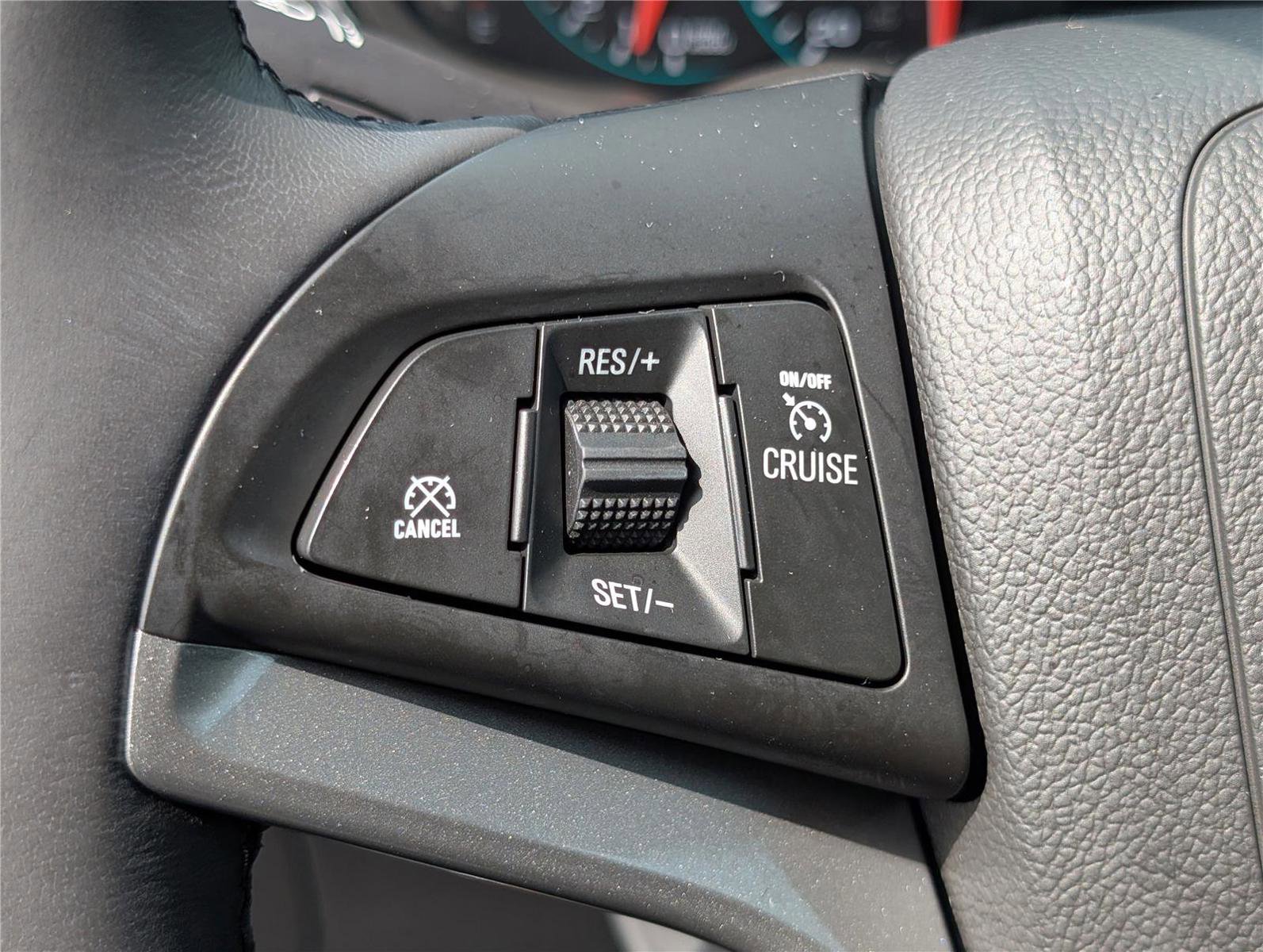 Used 2022 Chevrolet Trax LT w/ LT Convenience Package image 22