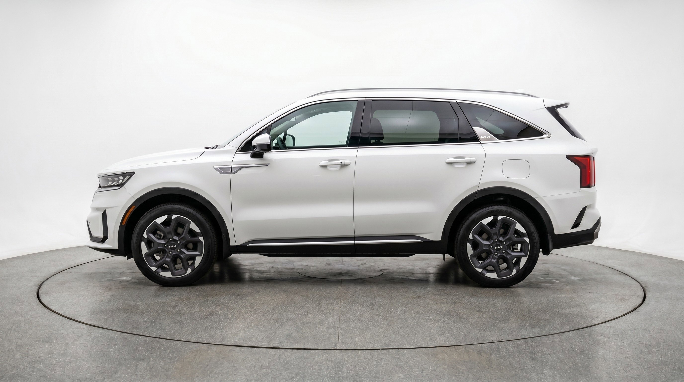 Used 2024 Kia Sorento S image 5