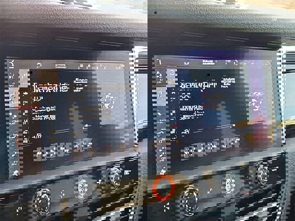 Certified 2025 Porsche Macan image 33