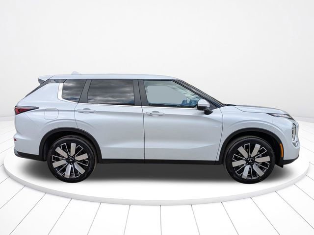 New 2026 Mitsubishi Outlander SE FWD image 3