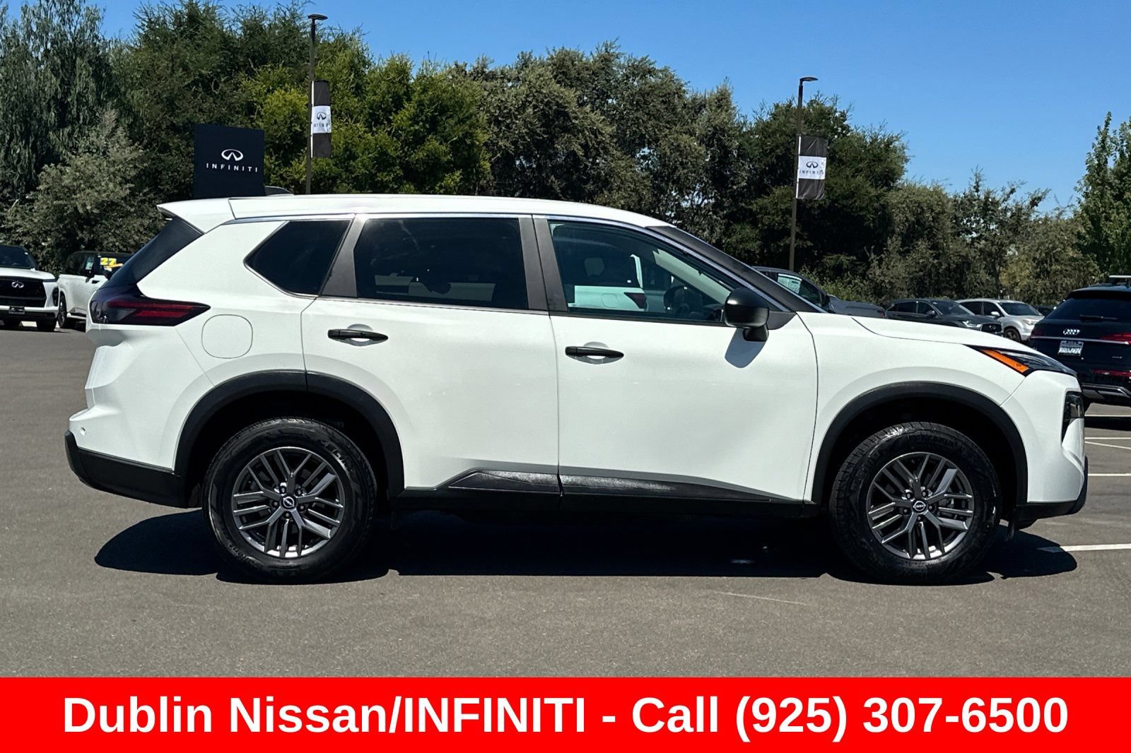 Used 2024 Nissan Rogue S FWD image 3