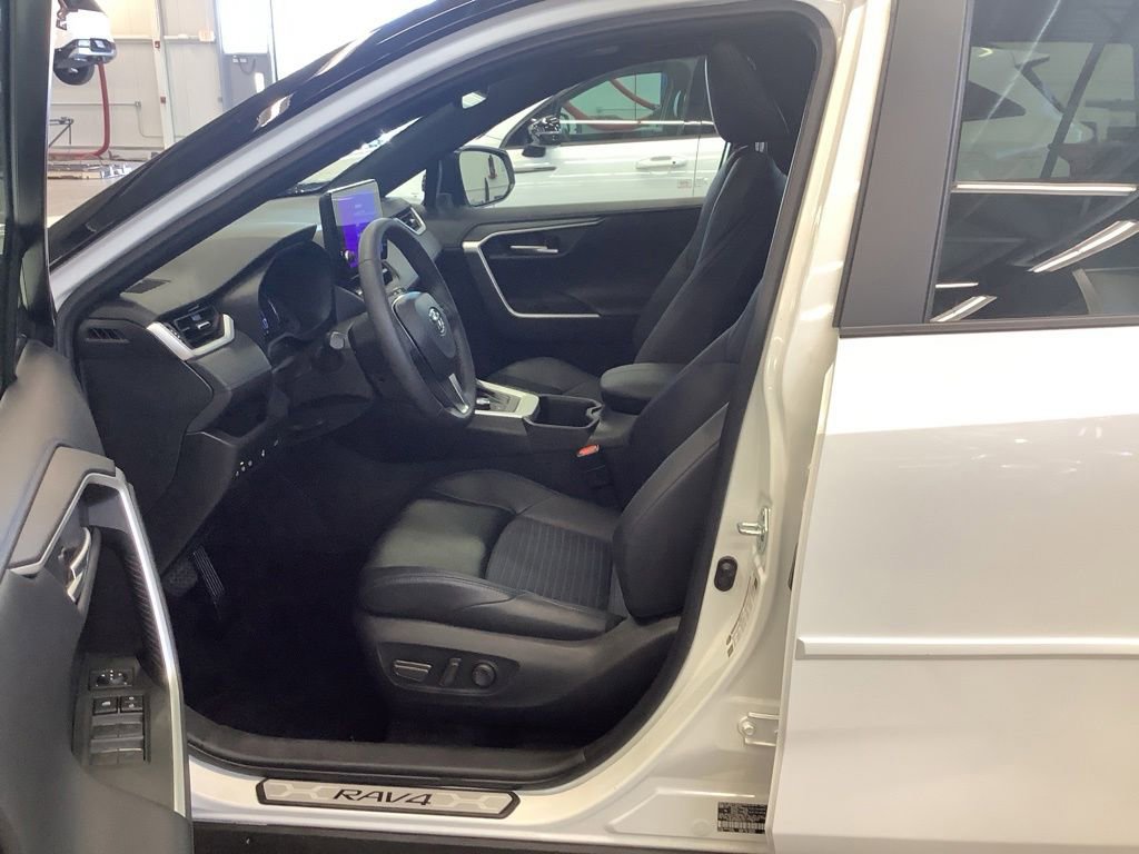 Used 2024 Toyota RAV4 XSE w/ Weather Package AWD/4WD image 17