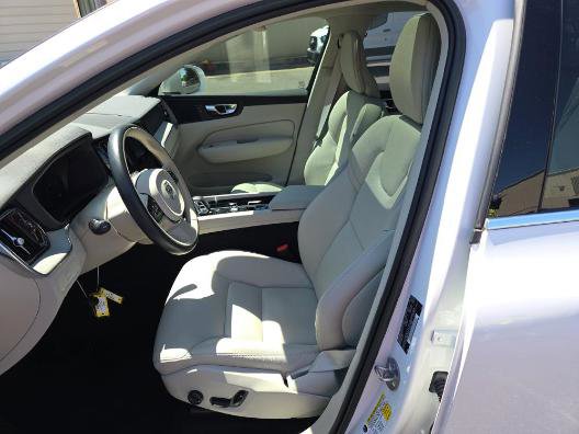 Used 2023 Volvo XC60 B5 Plus AWD/4WD image 5
