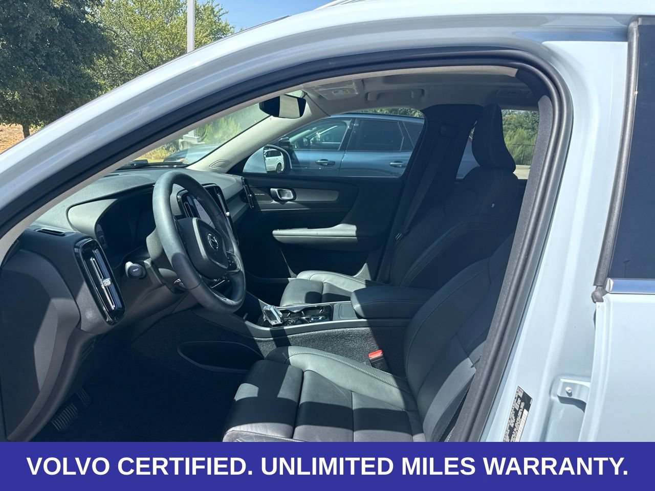 Certified 2024 Volvo XC40 B5 Ultimate w/ Protection Package Premier AWD/4WD image 18