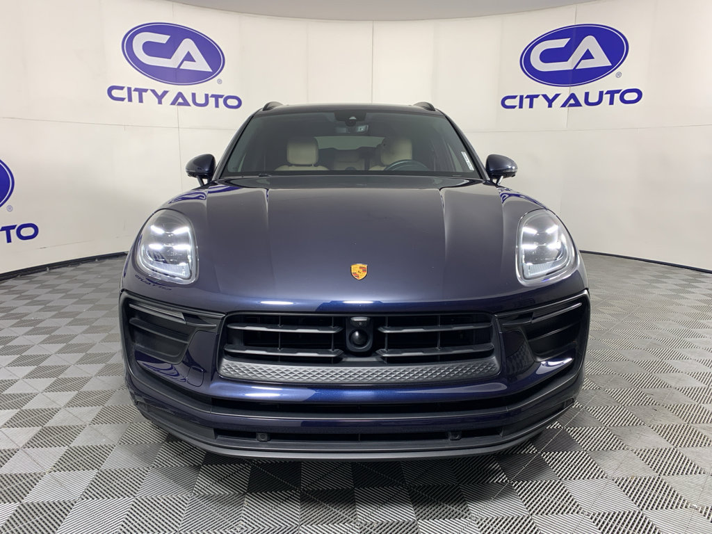 Used 2023 Porsche Macan AWD/4WD image 9