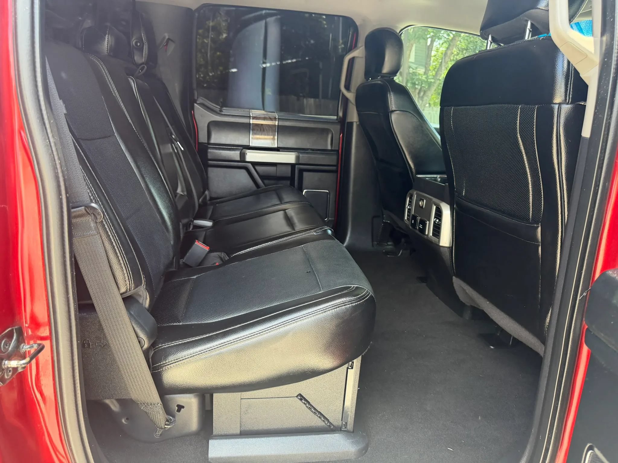 Used 2018 Ford F250 Lariat w/ Lariat Value Package AWD/4WD image 11