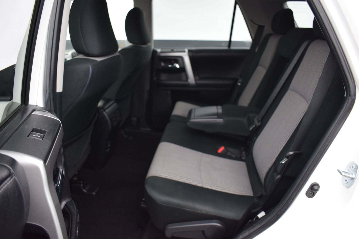 Used 2019 Toyota 4Runner SR5 AWD/4WD image 14