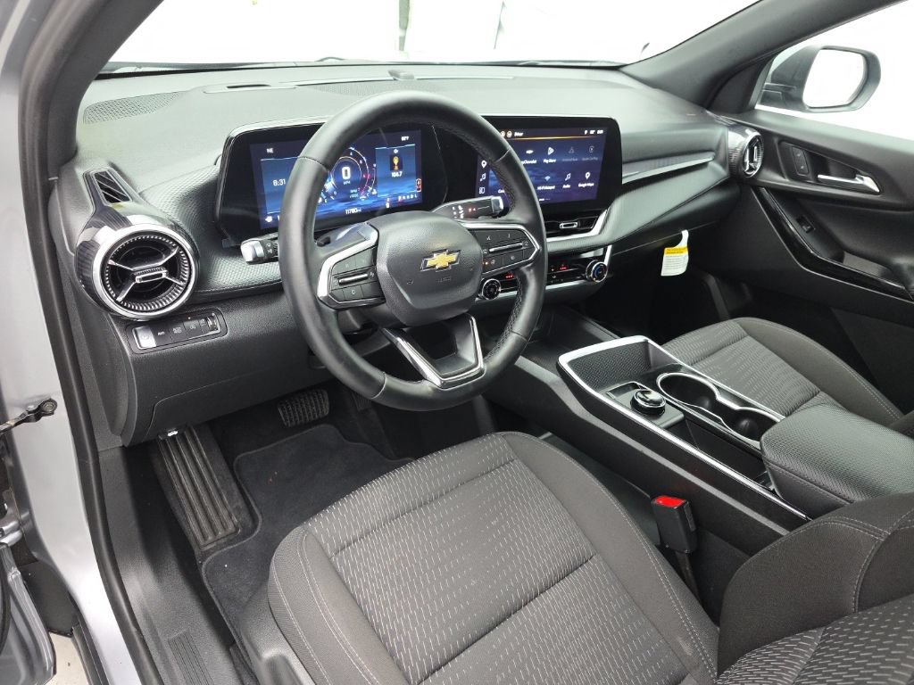 Used 2026 Chevrolet Equinox LT AWD/4WD image 16