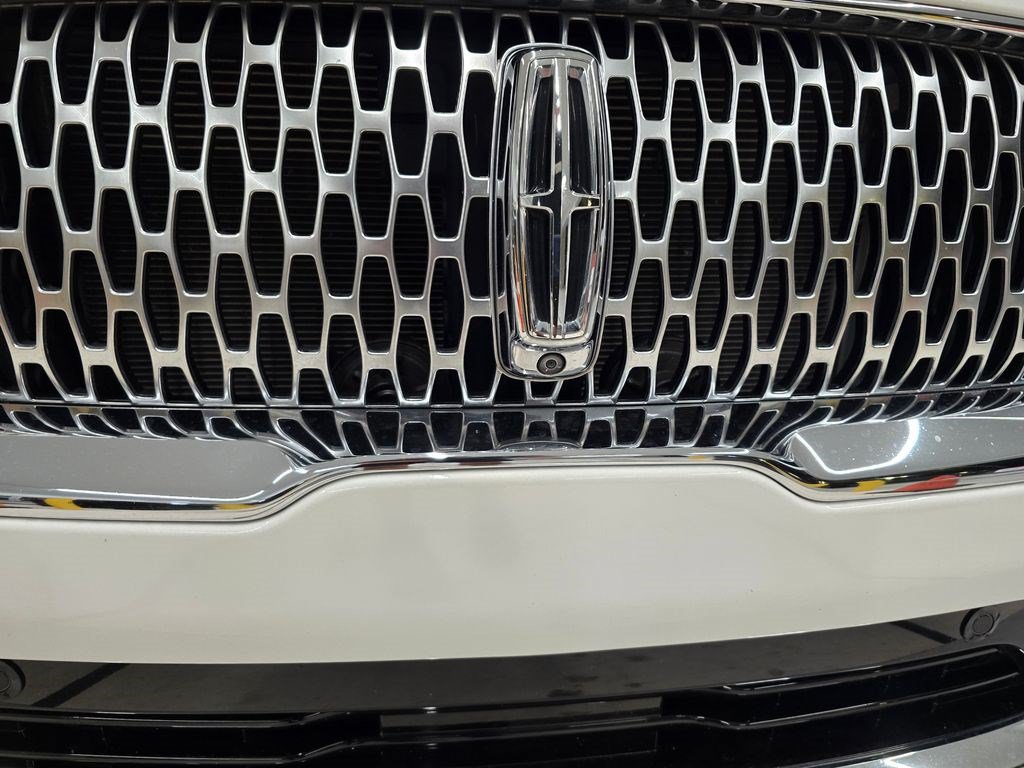 Used 2022 Lincoln Nautilus Black Label w/ Class II Trailer Tow Package AWD/4WD image 9