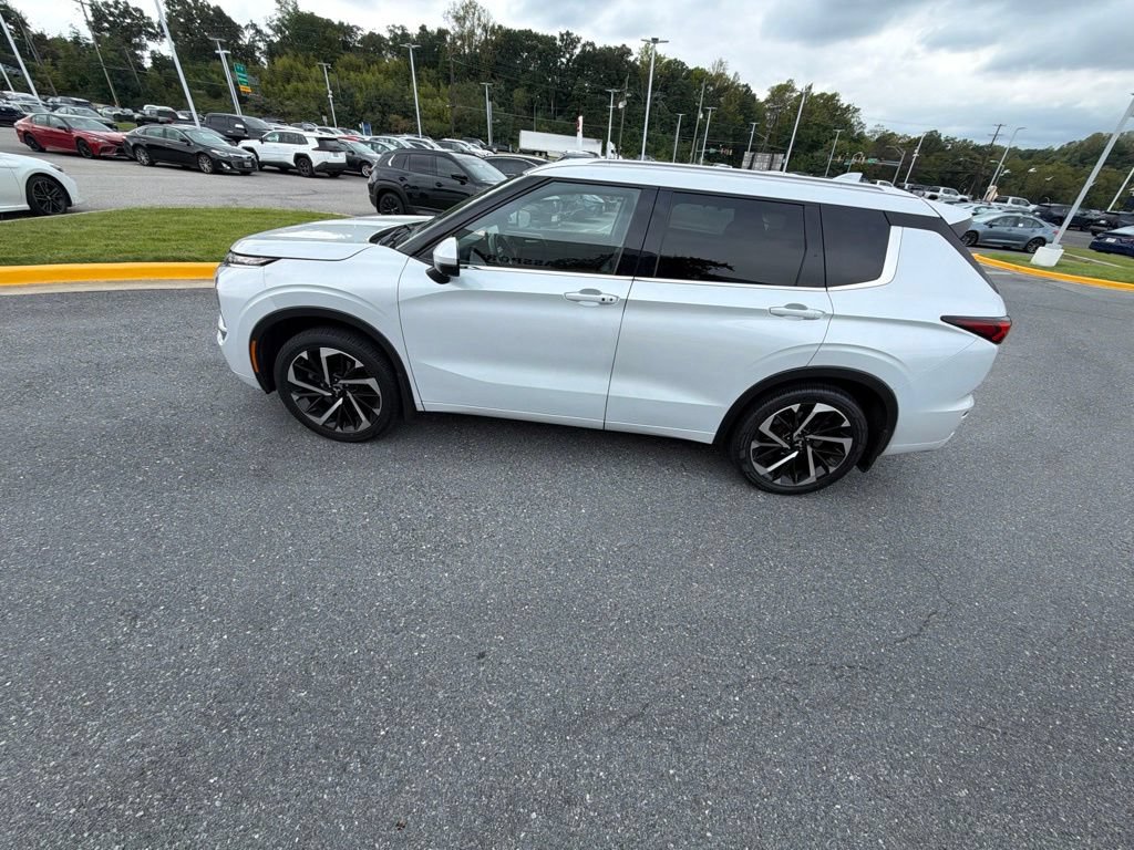 Used 2022 Mitsubishi Outlander SEL AWD/4WD image 2