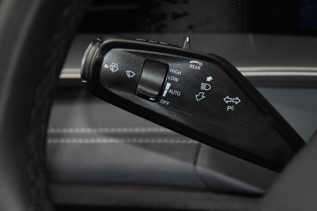 New 2026 Volkswagen Tiguan SE R-Line image 10