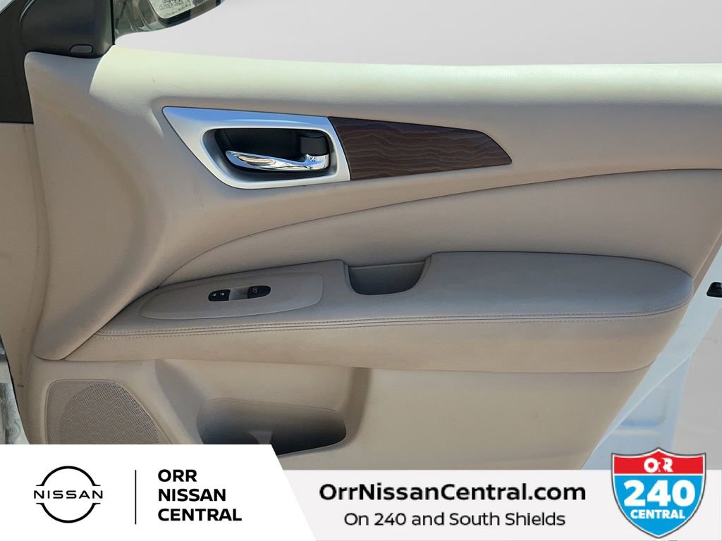 Used 2017 Nissan Pathfinder Platinum image 10