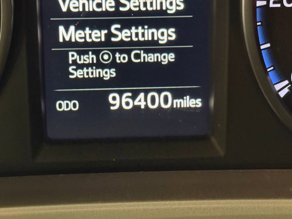 Used 2018 Toyota RAV4 LE image 21