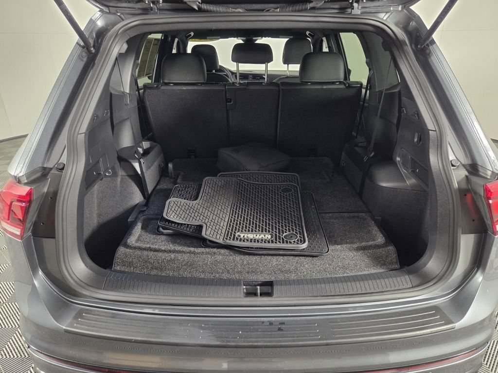 Used 2023 Volkswagen Tiguan SE R-Line FWD image 28