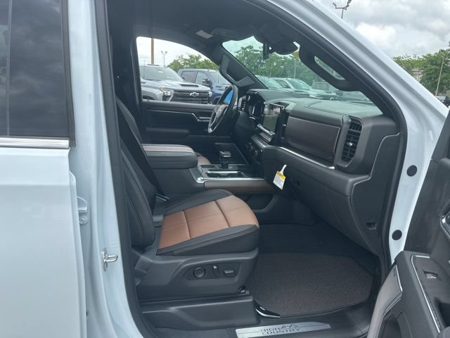 New 2026 Chevrolet Silverado 1500 High Country w/ Z71 Off-Road Package AWD/4WD image 32