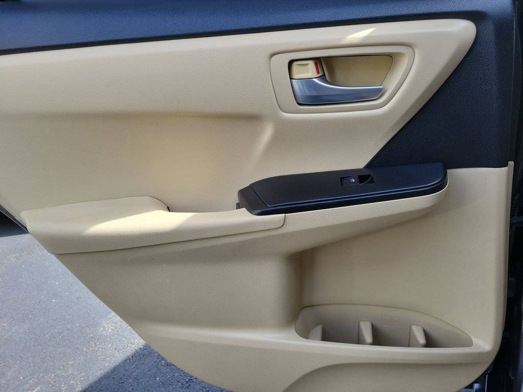 Used 2015 Toyota Camry LE FWD image 16