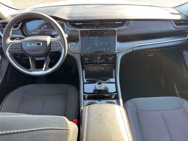 Used 2023 Jeep Grand Cherokee Laredo w/ Luxury Tech Group I AWD/4WD image 30